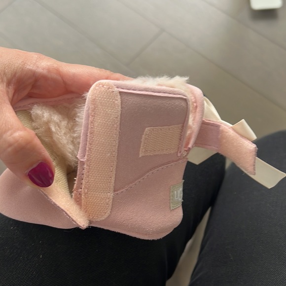 Pink Baby Uggs with Bows Size USA 02/03 - Picture 5 of 5